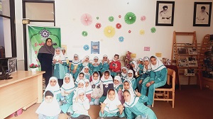 بازدید دانش اموزان دبستان اتحاد